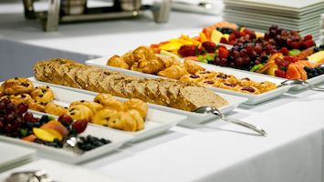 Petit-déjeuner pause café corbeille de fruits en entreprise au Luxembourg